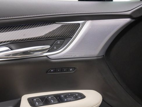 New 2025 Cadillac XT6 Sport image 15