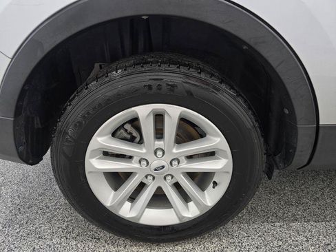 Used 2016 Ford Explorer XLT w/ Equipment Group 201A FWD image 31