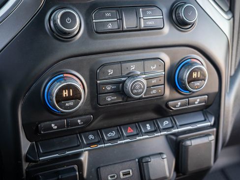 Used 2020 Chevrolet Silverado 1500 LT image 25