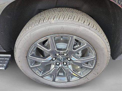 New 2026 Chevrolet Suburban High Country w/ LPO, Illumination Package image 7