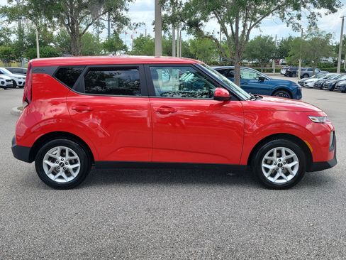 Used 2022 Kia Soul S FWD image 4