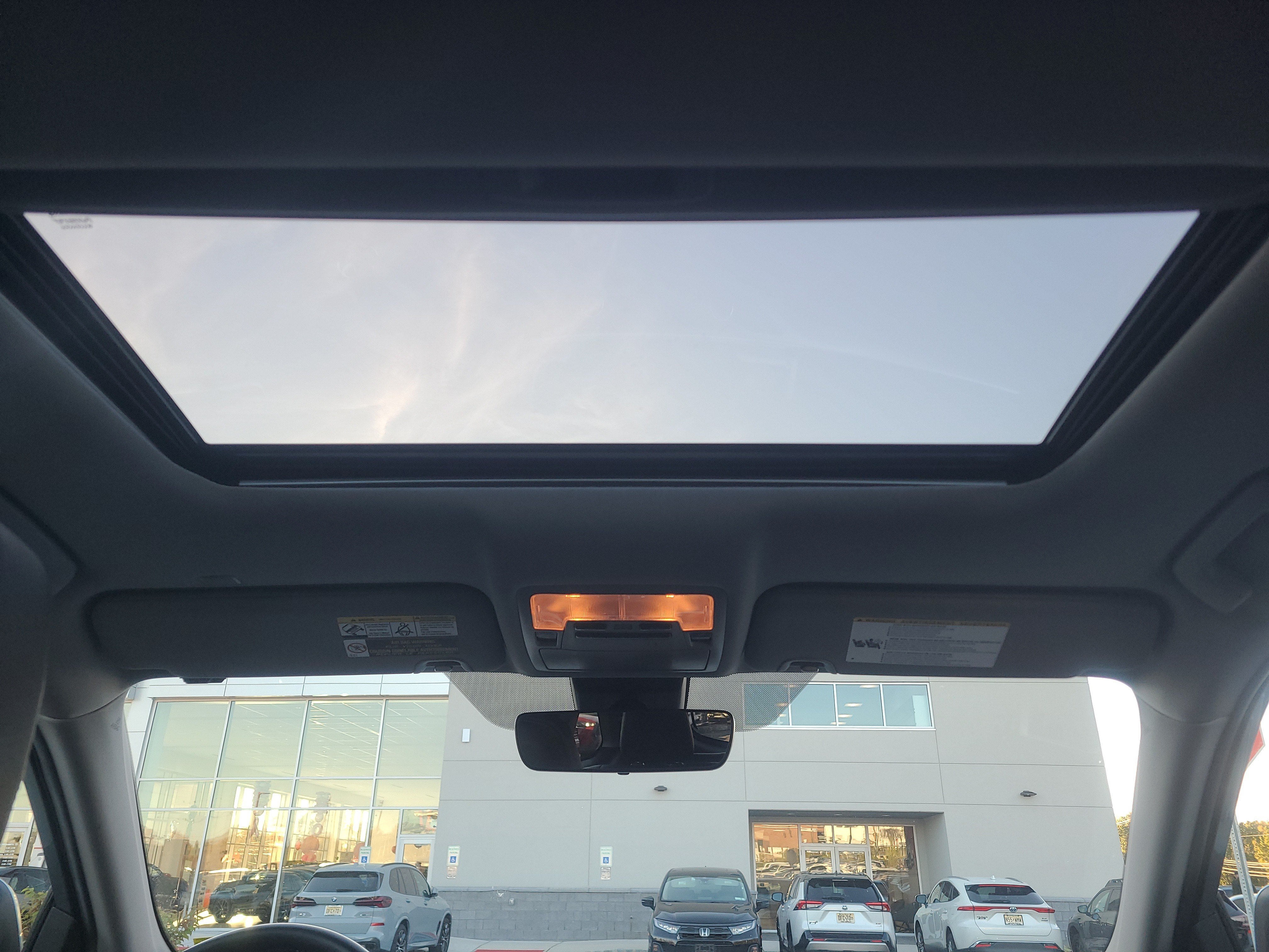Used 2019 Toyota Highlander XLE AWD/4WD image 19