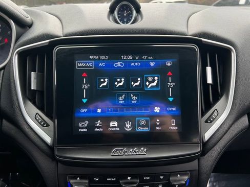 Used 2018 Maserati Ghibli GranSport image 25