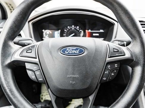 Used 2018 Ford Fusion SE w/ Fusion SE Technology Package image 10