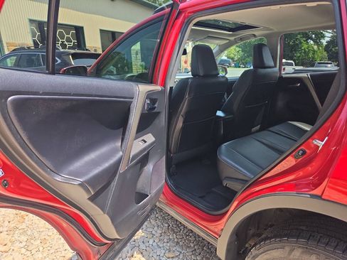 Used 2015 Toyota RAV4 Limited w/ Technology Package AWD/4WD image 18