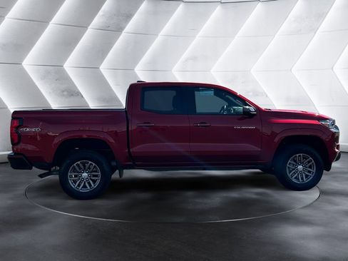 Used 2023 Chevrolet Colorado LT w/ LT Convenience Package II AWD/4WD image 6