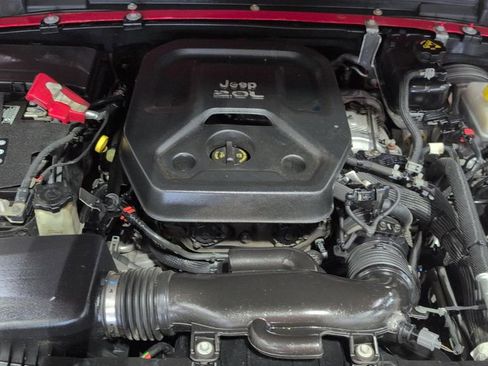 Used 2018 Jeep Wrangler Unlimited Sahara w/ Uconnect 4C Nav & Sound Group AWD/4WD image 25
