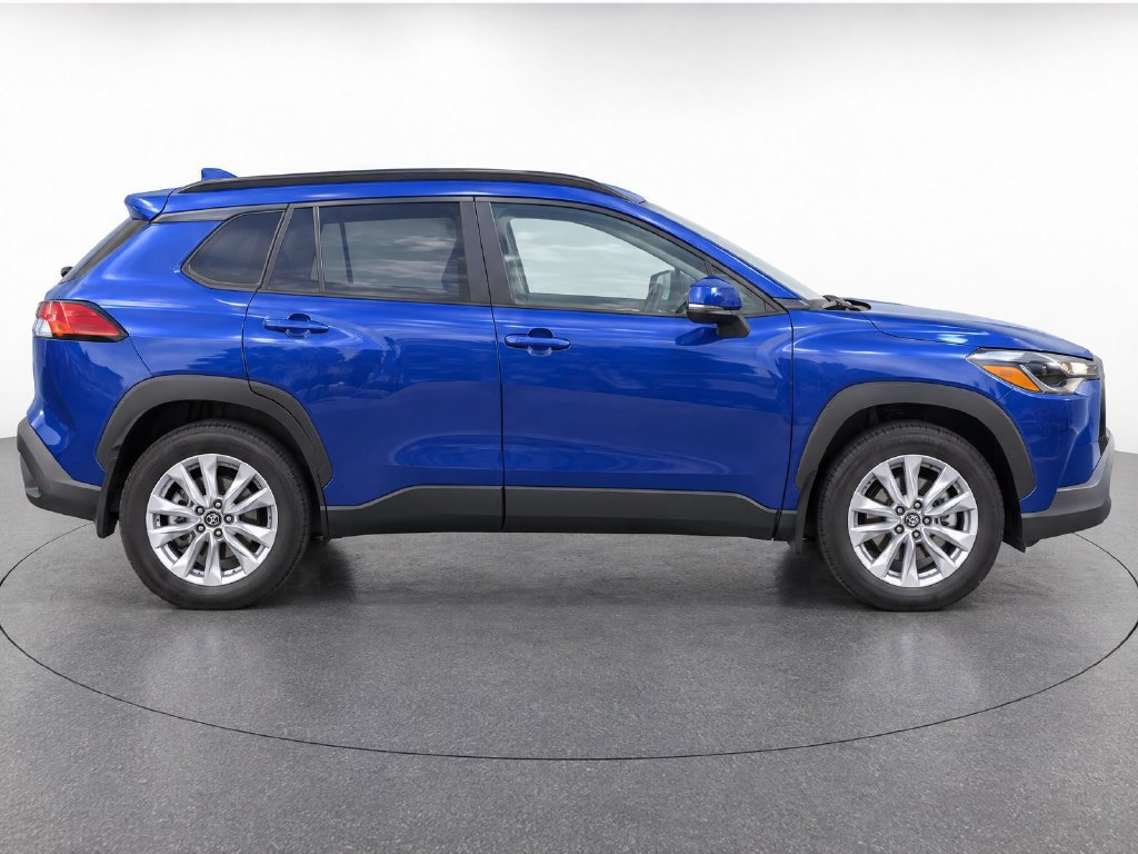 Used 2023 Toyota Corolla Cross LE AWD/4WD image 7