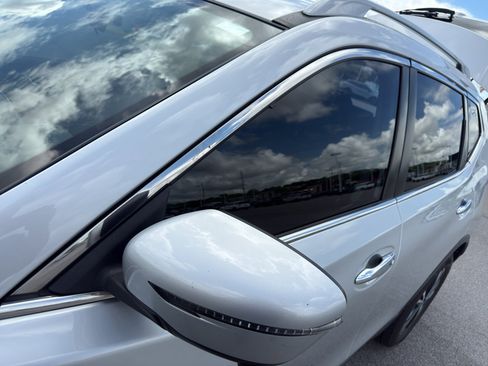 Used 2020 Nissan Rogue SV w/ Premium Package FWD image 11