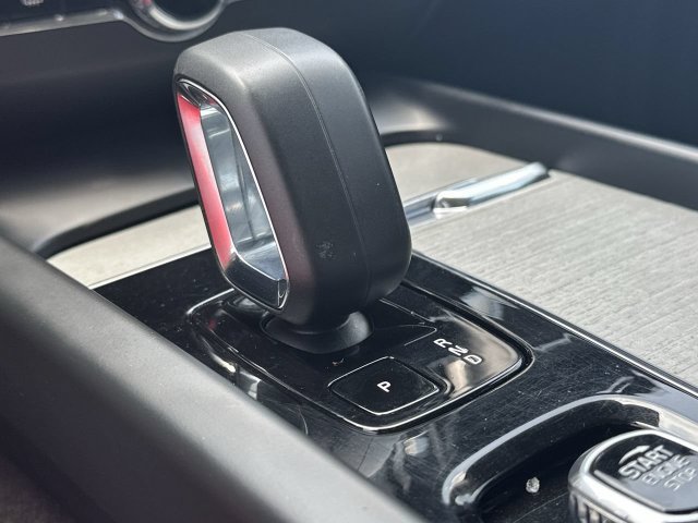 Used 2025 Volvo XC60 B5 Plus AWD/4WD image 16