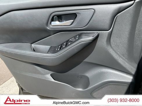 Used 2026 Nissan Rogue SV FWD image 18