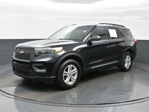 Used 2021 Ford Explorer XLT w/ Class III Trailer Tow Package AWD/4WD image 2