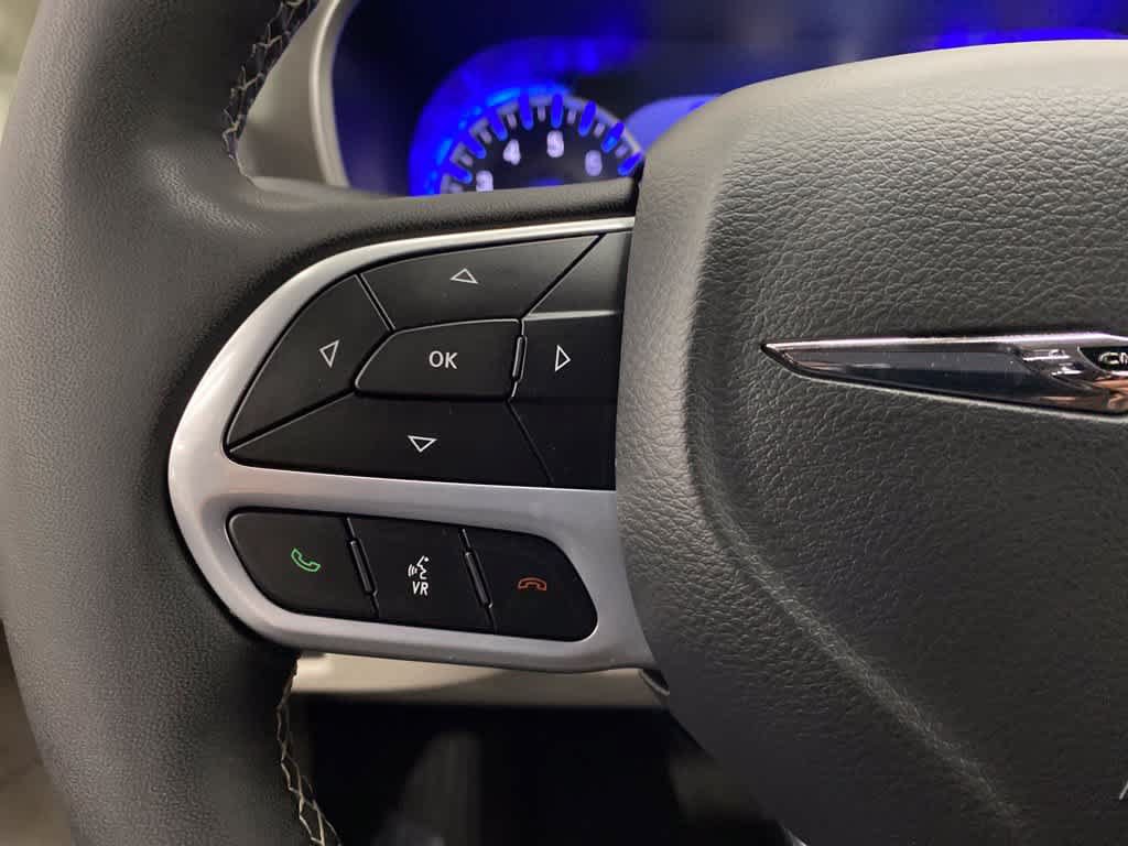 Used 2024 Chrysler Pacifica Touring-L FWD image 19