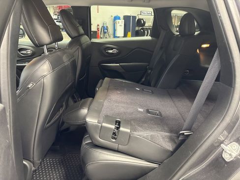 Used 2020 Jeep Cherokee Latitude Plus w/ Cold Weather Group image 29