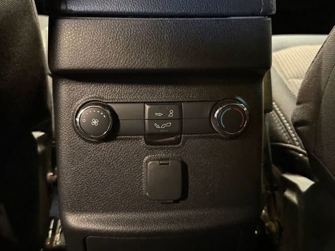 Used 2017 Ford Explorer XLT image 22