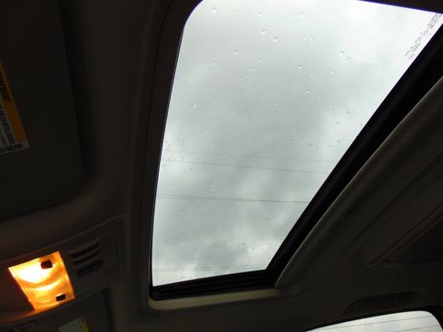 Used 2009 Chevrolet Suburban LT image 18