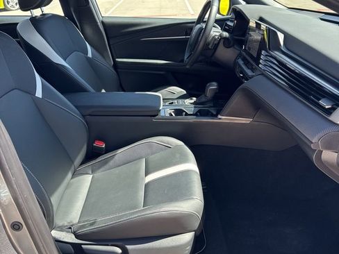 Used 2025 Toyota Camry SE FWD image 8