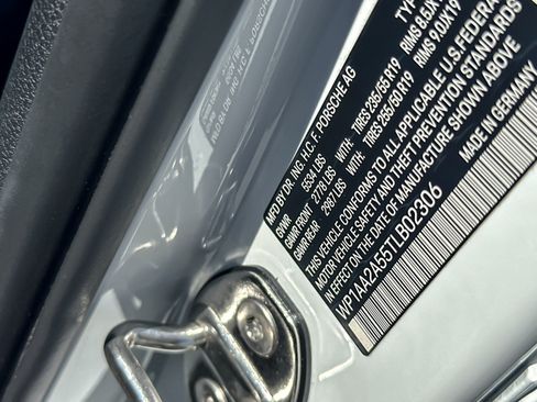 Certified 2026 Porsche Macan AWD/4WD image 28