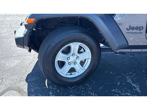 Used 2022 Jeep Wrangler Unlimited Sport AWD/4WD image 11