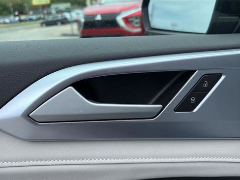 New 2026 Volkswagen Taos SE FWD image 28