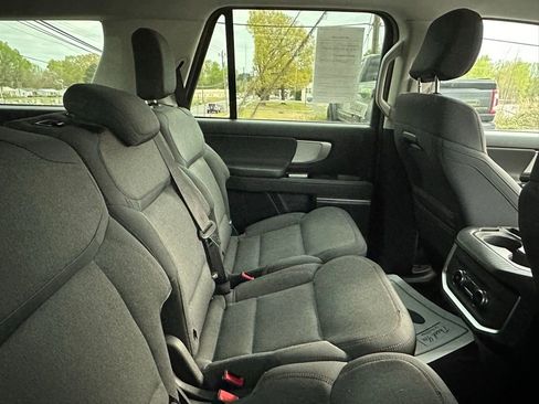 Used 2025 Ford Expedition Active image 5