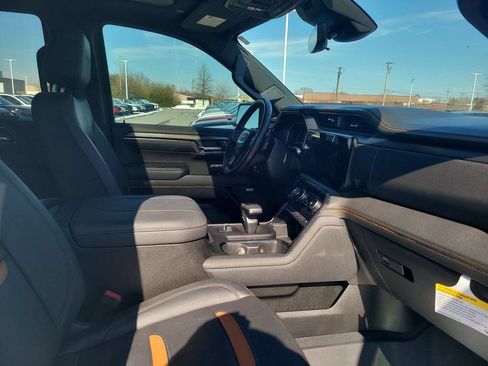 Used 2024 GMC Sierra 1500 AT4 w/ Technology Package AWD/4WD image 28