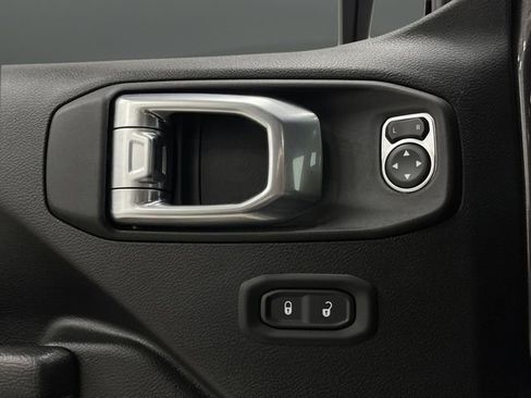 Used 2024 Jeep Wrangler Unlimited Rubicon image 27