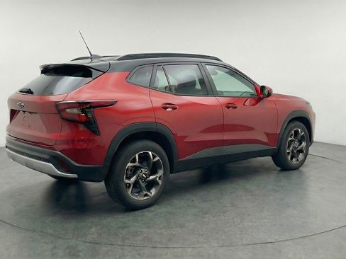 Used 2025 Chevrolet Trax LT image 9