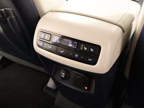 Used 2023 Hyundai Palisade Limited FWD image 17