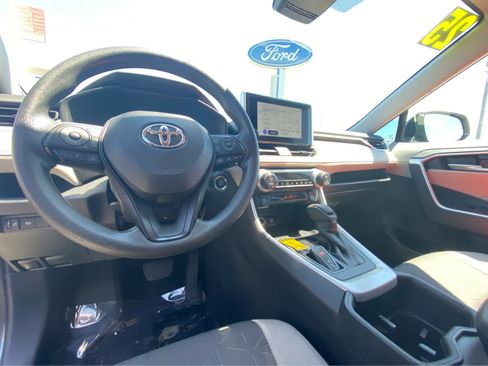 Used 2025 Toyota RAV4 XLE FWD image 18