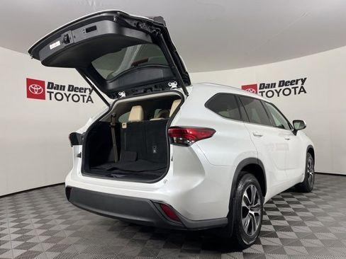 Certified 2022 Toyota Highlander XLE image 18