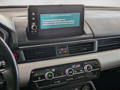 Used 2024 Honda Pilot Touring image 13