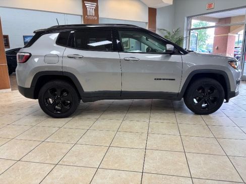 Used 2020 Jeep Compass Latitude AWD/4WD image 3