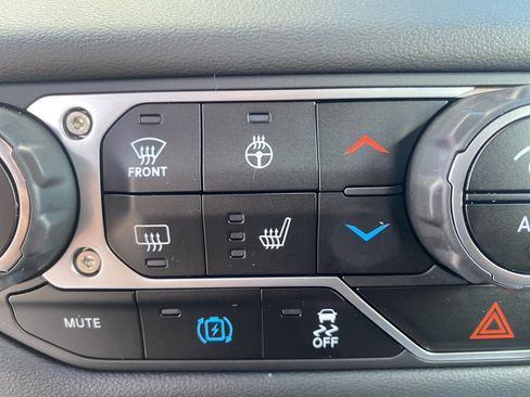 Used 2024 Jeep Wrangler Unlimited Sahara w/ Technology Group AWD/4WD image 28