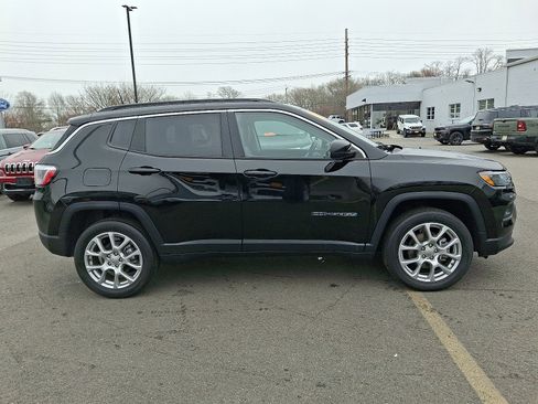 Certified 2022 Jeep Compass Latitude AWD/4WD image 7