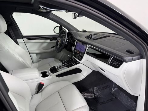 Certified 2025 Porsche Macan w/ Premium Package Plus AWD/4WD image 15