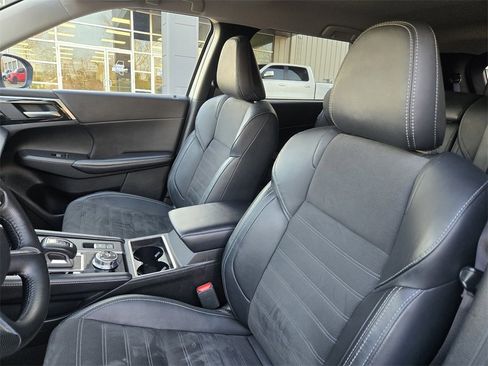 Used 2024 Mitsubishi Outlander SE image 8