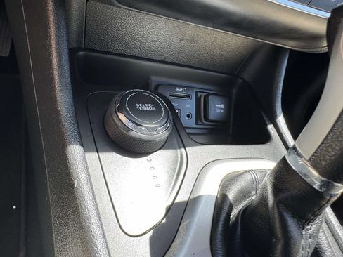 Used 2016 Jeep Cherokee Latitude AWD/4WD image 26