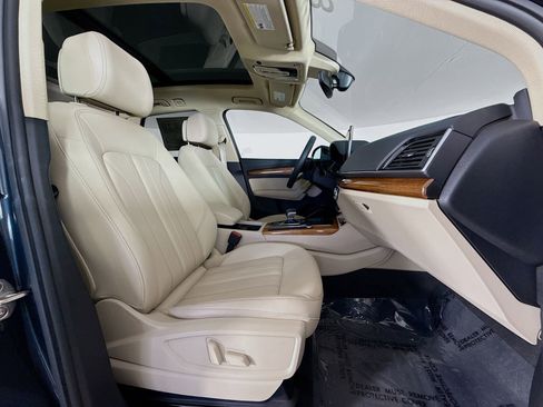 Used 2023 Audi Q5 Premium Plus w/ Convenience Package AWD/4WD image 29