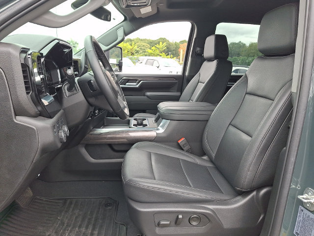 Used 2025 Chevrolet Silverado 2500 LTZ w/ LTZ Convenience Package AWD/4WD image 2