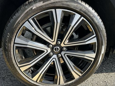 Certified 2023 Volvo XC60 T8 Ultimate w/ Climate Package AWD/4WD image 12