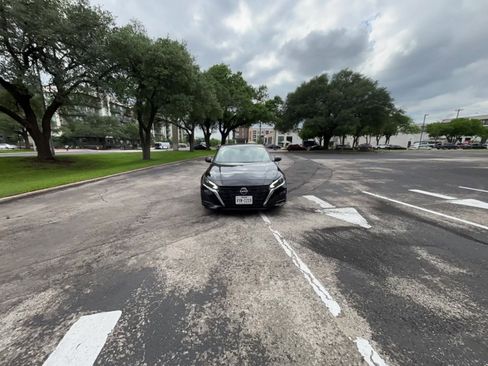 Used 2025 Nissan Altima 2.5 SV FWD image 16