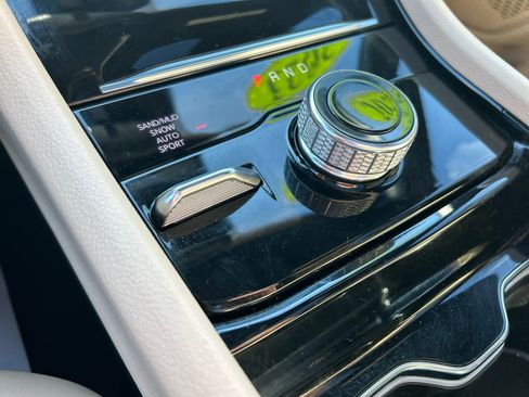 Used 2023 Jeep Grand Cherokee Limited image 30