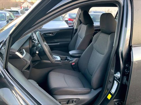 Used 2020 Toyota RAV4 XLE image 8