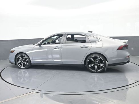 Used 2024 Honda Accord Sport image 3
