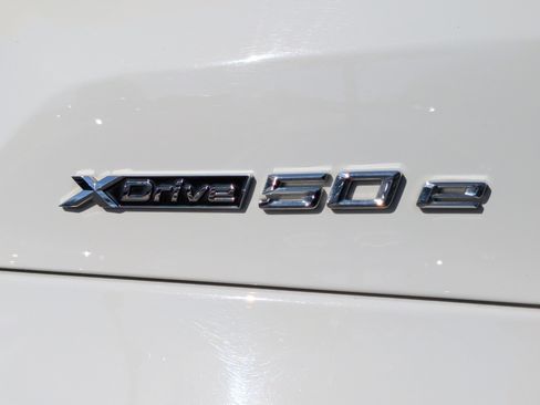 Certified 2024 BMW X5 xDrive50e image 10