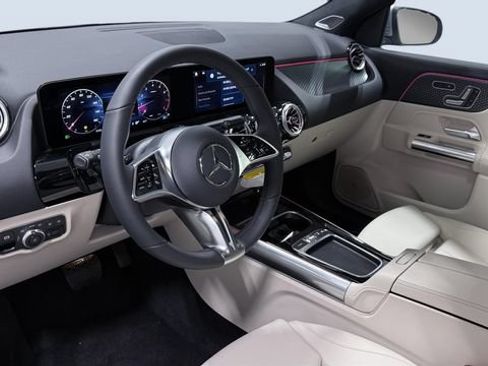 Used 2026 Mercedes-Benz GLA 250 4MATIC image 5