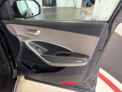 Used 2017 Hyundai Santa Fe SE image 25