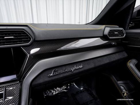 Used 2024 Lamborghini Urus Performante AWD/4WD image 32