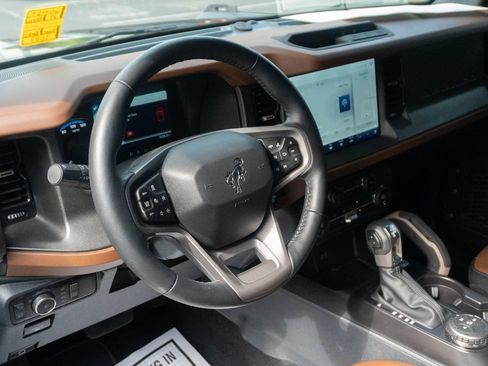 Used 2024 Ford Bronco Outer Banks AWD/4WD image 3